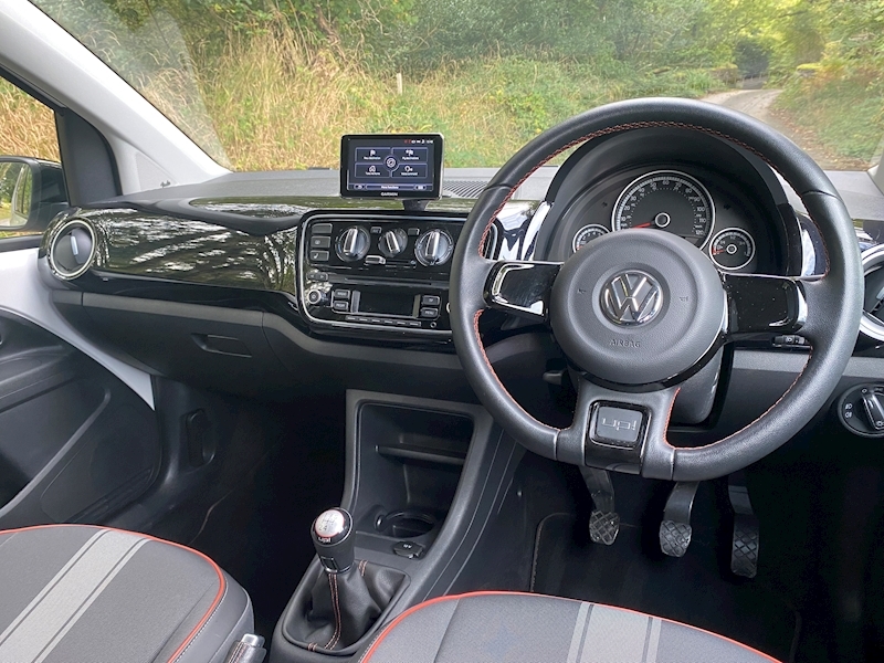 Volkswagen 1.0 Groove up! Hatchback 5dr Petrol Manual (108 g/km, 74 bhp)