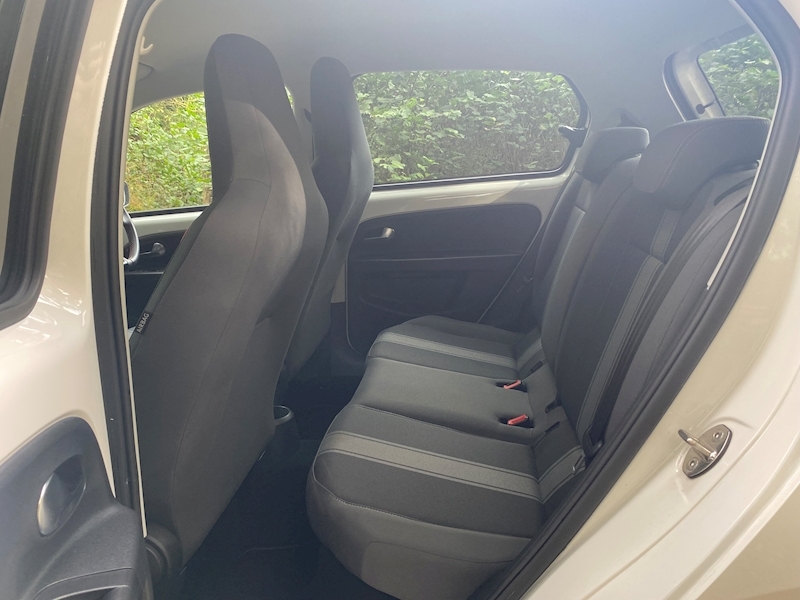 Volkswagen 1.0 Groove up! Hatchback 5dr Petrol Manual (108 g/km, 74 bhp)