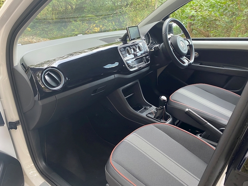 Volkswagen 1.0 Groove up! Hatchback 5dr Petrol Manual (108 g/km, 74 bhp)