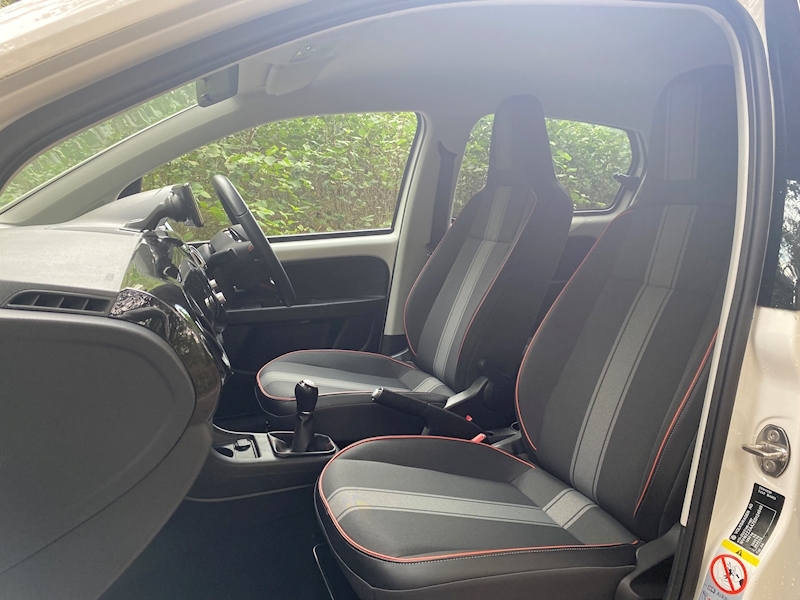 Volkswagen 1.0 Groove up! Hatchback 5dr Petrol Manual (108 g/km, 74 bhp)