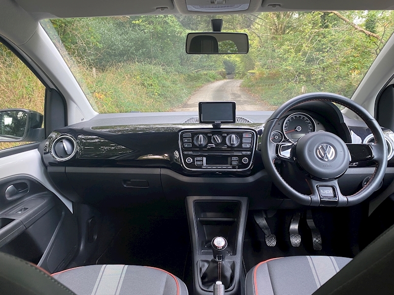 Volkswagen 1.0 Groove up! Hatchback 5dr Petrol Manual (108 g/km, 74 bhp)