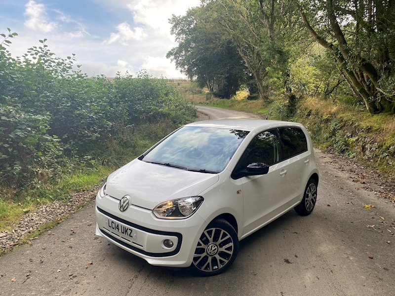 Volkswagen 1.0 Groove up! Hatchback 5dr Petrol Manual (108 g/km, 74 bhp)