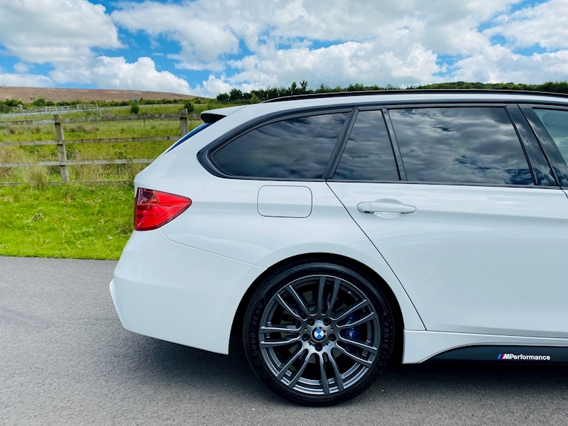 BMW 3.0 330d M Sport Touring 5dr Diesel Sport Auto (s/s) (138 g/km, 258 bhp)