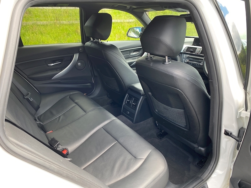 BMW 3.0 330d M Sport Touring 5dr Diesel Sport Auto (s/s) (138 g/km, 258 bhp)