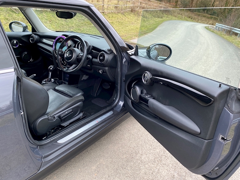 MINI 2.0 Cooper SD Hatchback 3dr Diesel Auto 6Spd Euro 6 (s/s) (170 ps)