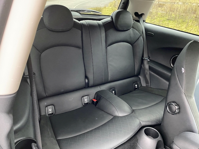 MINI 2.0 Cooper SD Hatchback 3dr Diesel Auto 6Spd Euro 6 (s/s) (170 ps)