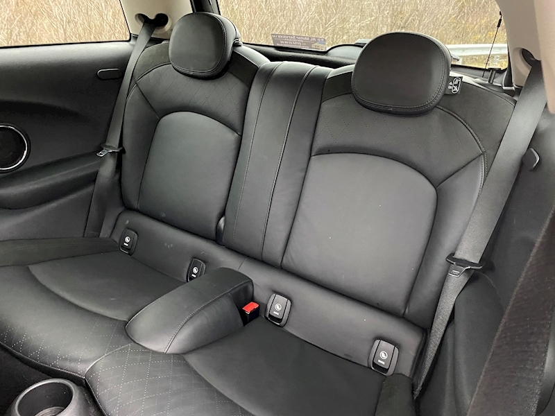 MINI 2.0 Cooper SD Hatchback 3dr Diesel Auto 6Spd Euro 6 (s/s) (170 ps)