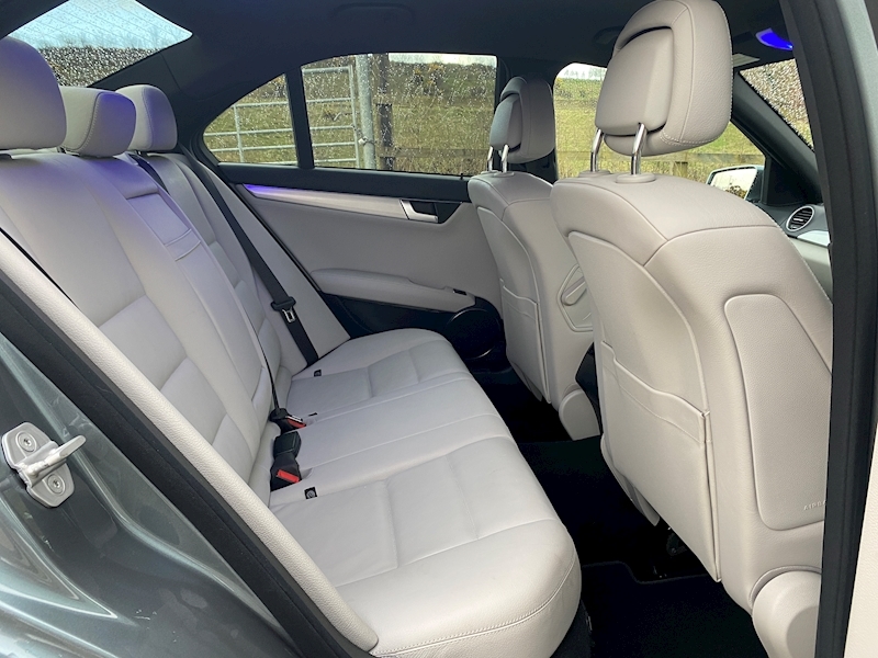 Mercedes-Benz 3.0 C350 CDI V6 BlueEfficiency Sport Edition 125 Saloon 4dr Diesel G-Tronic Euro 5 (s/s) (265 ps)