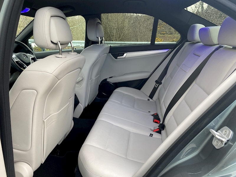 Mercedes-Benz 3.0 C350 CDI V6 BlueEfficiency Sport Edition 125 Saloon 4dr Diesel G-Tronic Euro 5 (s/s) (265 ps)