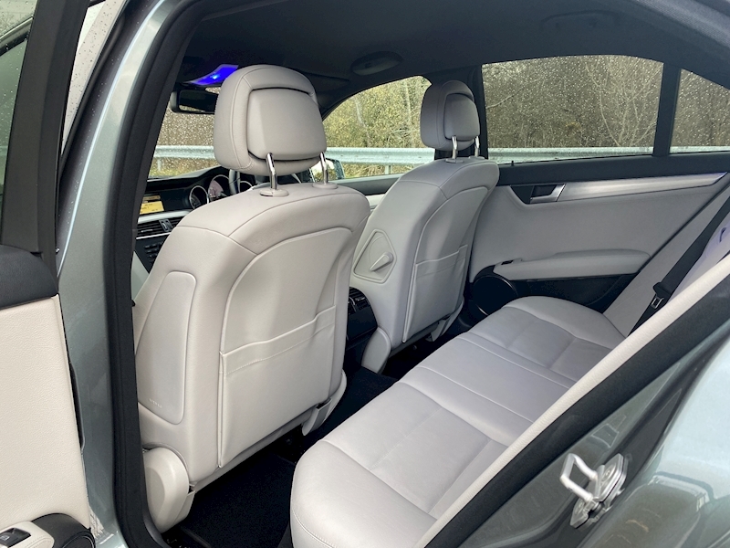 Mercedes-Benz 3.0 C350 CDI V6 BlueEfficiency Sport Edition 125 Saloon 4dr Diesel G-Tronic Euro 5 (s/s) (265 ps)