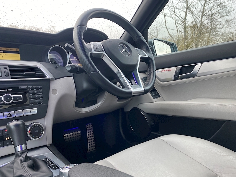 Mercedes-Benz 3.0 C350 CDI V6 BlueEfficiency Sport Edition 125 Saloon 4dr Diesel G-Tronic Euro 5 (s/s) (265 ps)