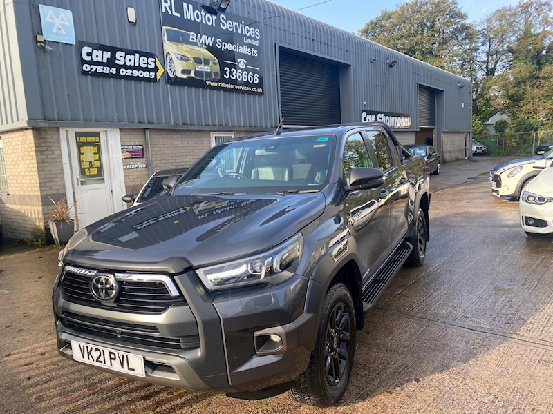 Toyota Hilux 2.8 D-4D Invincible X Double Cab Pickup Auto 4WD Euro 6 (s/s) 4dr