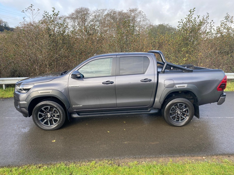 Toyota Hilux 2.8 D-4D Invincible X Double Cab Pickup Auto 4WD Euro 6 (s/s) 4dr