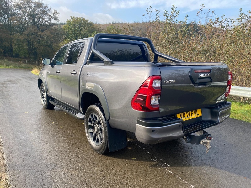 Toyota Hilux 2.8 D-4D Invincible X Double Cab Pickup Auto 4WD Euro 6 (s/s) 4dr