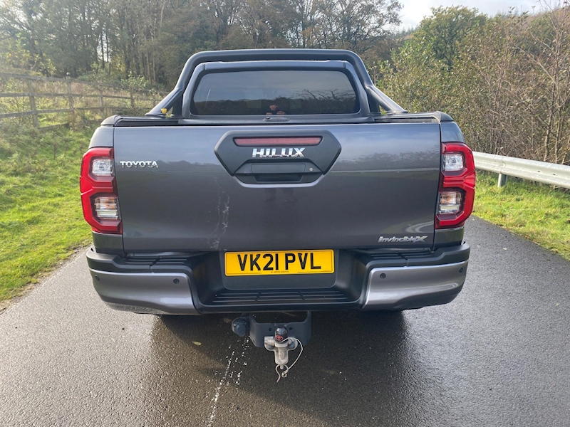 Toyota Hilux 2.8 D-4D Invincible X Double Cab Pickup Auto 4WD Euro 6 (s/s) 4dr