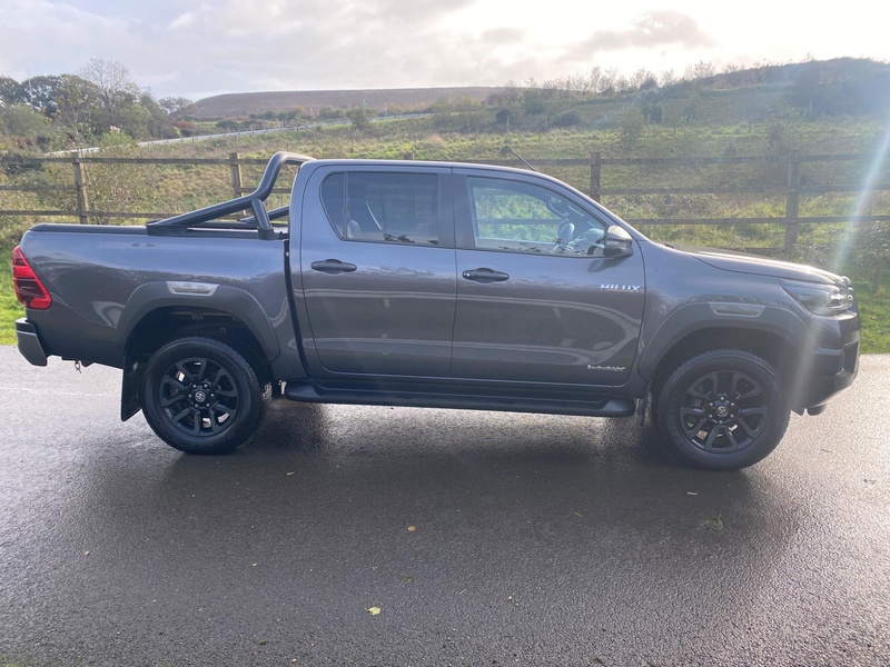 Toyota Hilux 2.8 D-4D Invincible X Double Cab Pickup Auto 4WD Euro 6 (s/s) 4dr