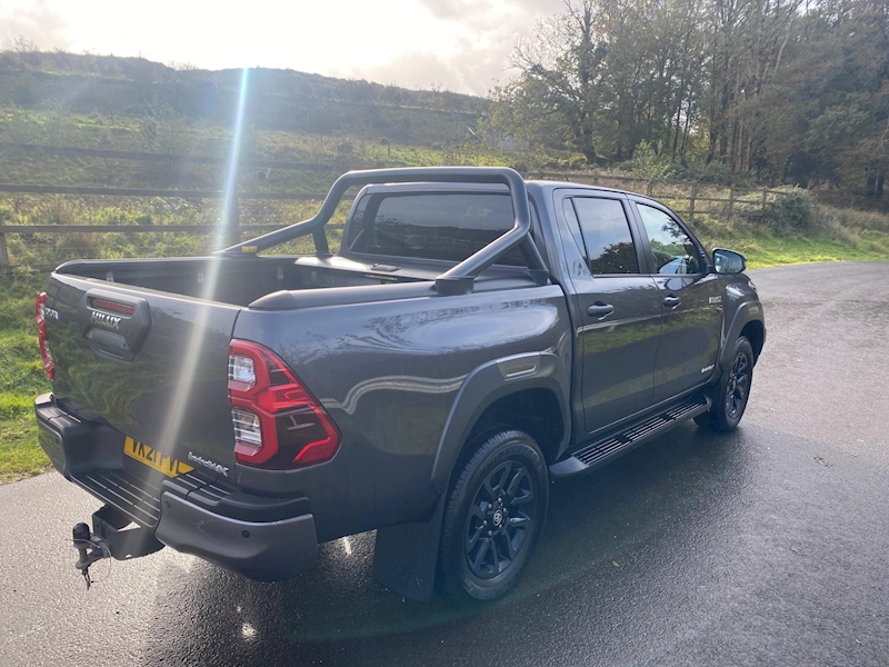 Toyota Hilux 2.8 D-4D Invincible X Double Cab Pickup Auto 4WD Euro 6 (s/s) 4dr