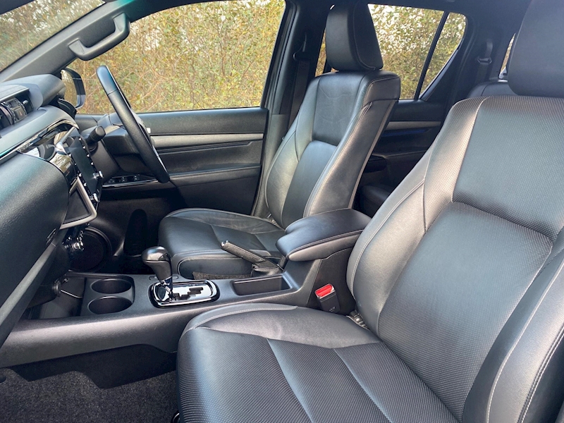 Toyota Hilux 2.8 D-4D Invincible X Double Cab Pickup Auto 4WD Euro 6 (s/s) 4dr