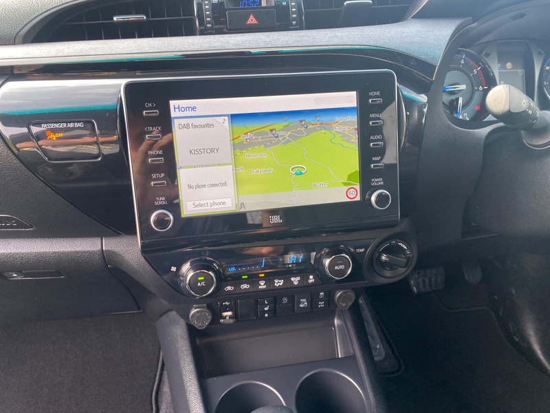 Toyota Hilux 2.8 D-4D Invincible X Double Cab Pickup Auto 4WD Euro 6 (s/s) 4dr