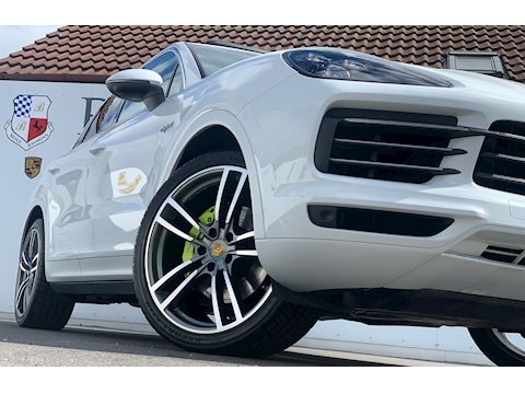 Porsche Cayenne 3.0 V6 E-Hybrid 14.1kWh SUV 5dr Petrol Plug-in Hybrid TiptronicS 4WD Euro 6 (s/s) (462 ps)