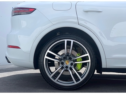 Porsche Cayenne 3.0 V6 E-Hybrid 14.1kWh SUV 5dr Petrol Plug-in Hybrid TiptronicS 4WD Euro 6 (s/s) (462 ps)
