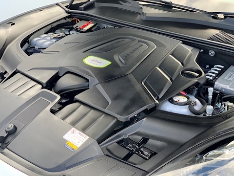 Porsche Cayenne 3.0 V6 E-Hybrid 14.1kWh SUV 5dr Petrol Plug-in Hybrid TiptronicS 4WD Euro 6 (s/s) (462 ps)