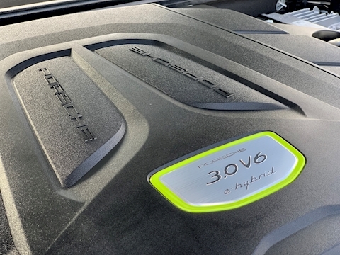 Porsche Cayenne 3.0 V6 E-Hybrid 14.1kWh SUV 5dr Petrol Plug-in Hybrid TiptronicS 4WD Euro 6 (s/s) (462 ps)