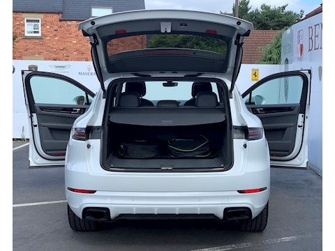 Porsche Cayenne 3.0 V6 E-Hybrid 14.1kWh SUV 5dr Petrol Plug-in Hybrid TiptronicS 4WD Euro 6 (s/s) (462 ps)