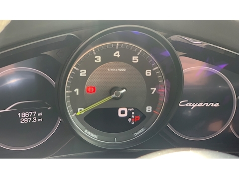 Porsche Cayenne 3.0 V6 E-Hybrid 14.1kWh SUV 5dr Petrol Plug-in Hybrid TiptronicS 4WD Euro 6 (s/s) (462 ps)