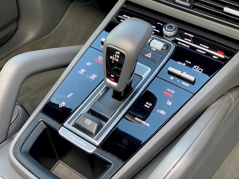 Porsche Cayenne 3.0 V6 E-Hybrid 14.1kWh SUV 5dr Petrol Plug-in Hybrid TiptronicS 4WD Euro 6 (s/s) (462 ps)