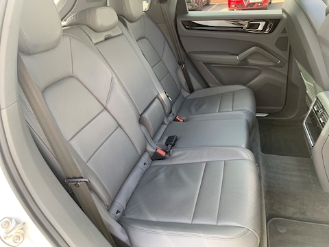 Porsche Cayenne 3.0 V6 E-Hybrid 14.1kWh SUV 5dr Petrol Plug-in Hybrid TiptronicS 4WD Euro 6 (s/s) (462 ps)