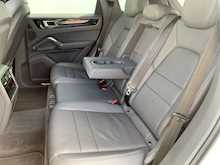 Porsche Cayenne 3.0 V6 E-Hybrid 14.1kWh SUV 5dr Petrol Plug-in Hybrid TiptronicS 4WD Euro 6