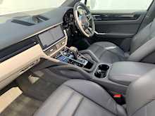 Porsche Cayenne 3.0 V6 E-Hybrid 14.1kWh SUV 5dr Petrol Plug-in Hybrid TiptronicS 4WD Euro 6