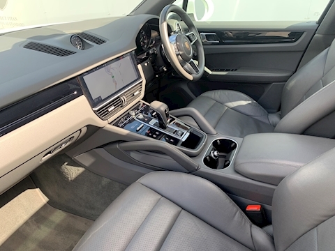 Porsche Cayenne 3.0 V6 E-Hybrid 14.1kWh SUV 5dr Petrol Plug-in Hybrid TiptronicS 4WD Euro 6 (s/s) (462 ps)