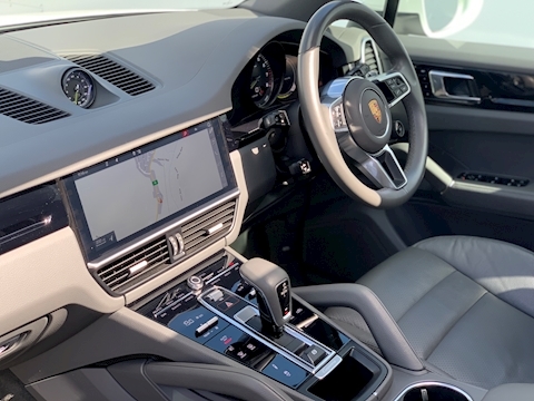 Porsche Cayenne 3.0 V6 E-Hybrid 14.1kWh SUV 5dr Petrol Plug-in Hybrid TiptronicS 4WD Euro 6 (s/s) (462 ps)