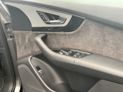 SQ7 4.0 TDI V8 SUV 5dr Diesel Tiptronic quattro (s/s) (435 ps)