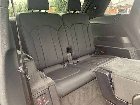 SQ7 4.0 TDI V8 SUV 5dr Diesel Tiptronic quattro (s/s) (435 ps)