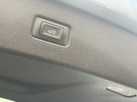 SQ7 4.0 TDI V8 SUV 5dr Diesel Tiptronic quattro (s/s) (435 ps)