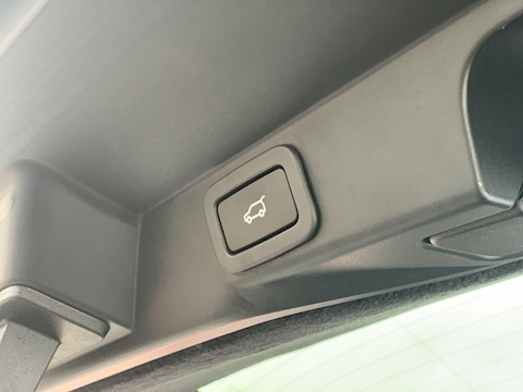 Range Rover Sport 4.4 SD V8 Autobiography Dynamic SUV 5dr Diesel Auto 4WD (s/s) (219 g/km, 339 bhp)