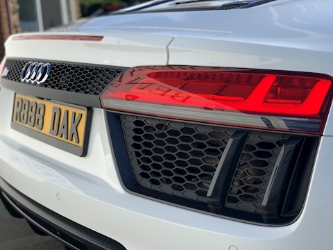 R8 5.2 FSI V10 Spyder 2dr Petrol S Tronic quattro (s/s) (540 ps)