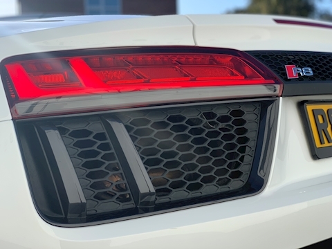 R8 5.2 FSI V10 Spyder 2dr Petrol S Tronic quattro (s/s) (540 ps)