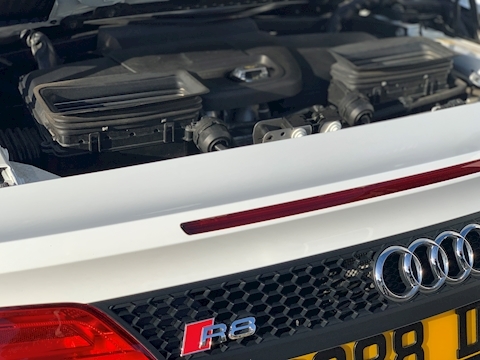 R8 5.2 FSI V10 Spyder 2dr Petrol S Tronic quattro (s/s) (540 ps)