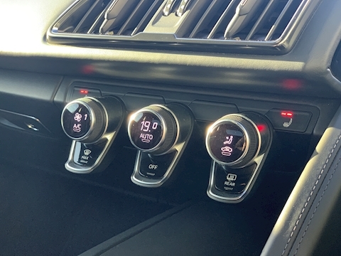 R8 5.2 FSI V10 Spyder 2dr Petrol S Tronic quattro (s/s) (540 ps)