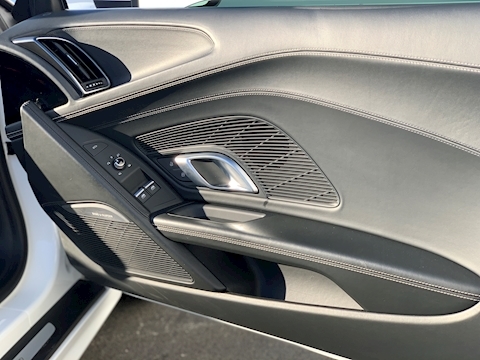 R8 5.2 FSI V10 Spyder 2dr Petrol S Tronic quattro (s/s) (540 ps)
