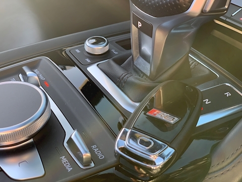 R8 5.2 FSI V10 Spyder 2dr Petrol S Tronic quattro (s/s) (540 ps)