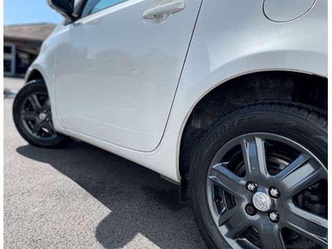 1.0 VVT-i 2 Hatchback 3dr Petrol Manual (99 g/km, 67 bhp)