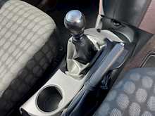 TOYOTA IQ 1.0 VVT-i 2 Hatchback 3dr Petrol Manual (99 g/km, 67 bhp)