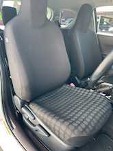 TOYOTA IQ 1.0 VVT-i 2 Hatchback 3dr Petrol Manual (99 g/km, 67 bhp)