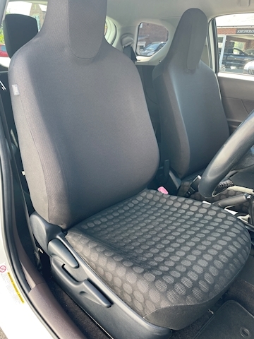 1.0 VVT-i 2 Hatchback 3dr Petrol Manual (99 g/km, 67 bhp)