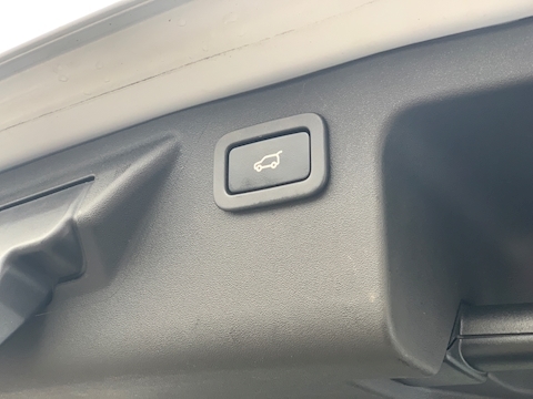 Land Rover Discovery Sport TD4 HSE Black 2.0 5dr SUV Automatic Diesel